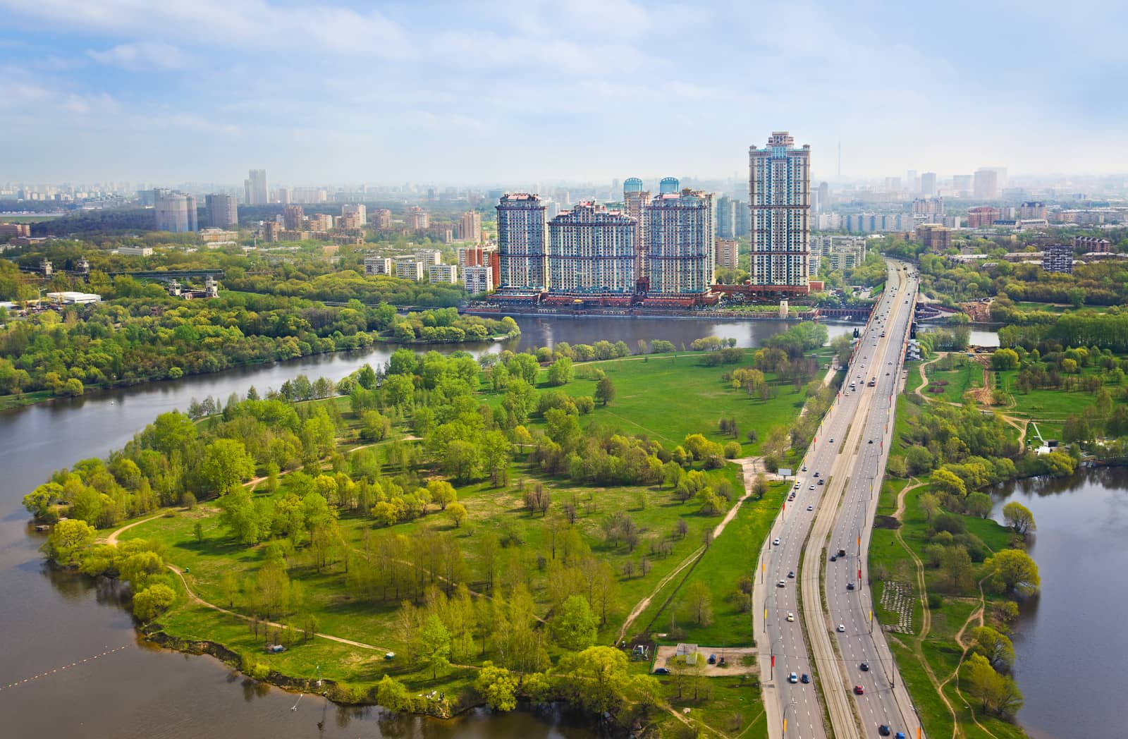 В самом зеленом районе. Москва зеленый город. Москва в зелени. Москва самый зеленый город.
